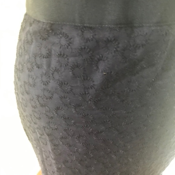 J. Crew Dark Blue 100% Cotton Eyelet Pencil Skirt, Size 0 🔴CLEARANCE🔴 - Picture 5 of 5